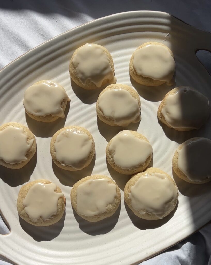 icing king cake cookies